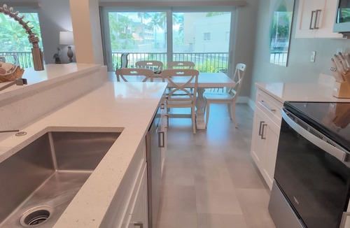 Sanibel Condo | Beachy Comfort Elegance