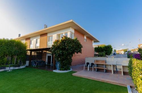 Montgat House | Beachy House - Casa en Montgat, Barcelona