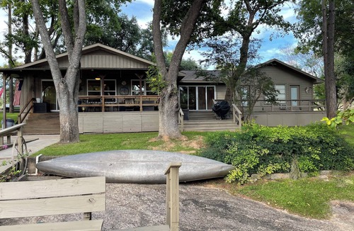 Granite Shoals Cottage | Beachy-Keen Cottage on Lake LBJ; Canoe, Kayaks, Slip, Pets welcome!nn