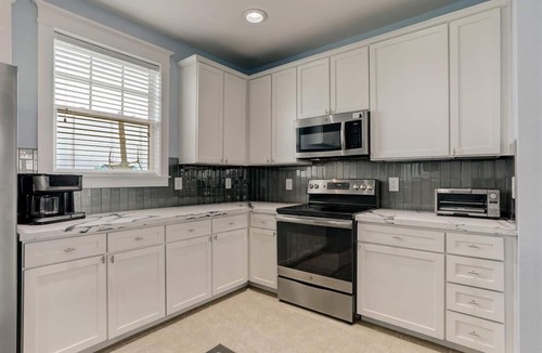 Galveston Cottage | Beachy Keen-New Ocean Side Cottage- Now Pet Friendly! 3BD/3.5 BA. Sleeps 8
