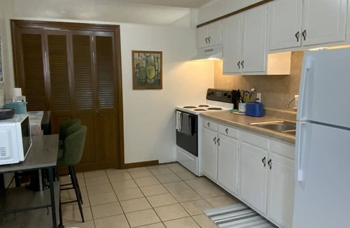 Alexandria Apartment | Beachy King Boho+Easy Parking by Ponytail+ Quiet