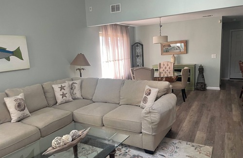 Mount Pleasant House | BeachY 🌴Updated One Level Coastal Cottage 5 min to Beaches 15 to Downtown We❤️🐶