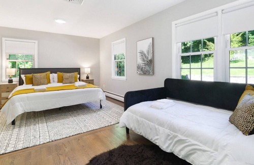 Fishkill House | Beacon Fishkill Autumn Bliss 4BR BBQ Fire Pit