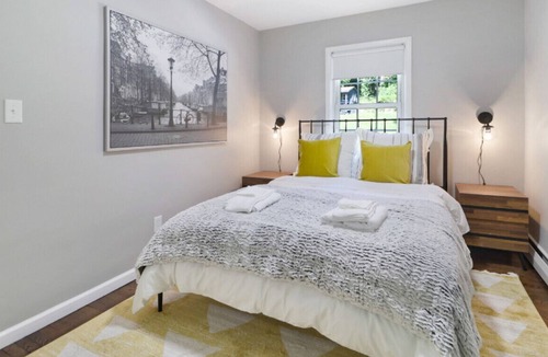 Fishkill House | Beacon Fishkill Autumn Bliss 4BR BBQ Fire Pit