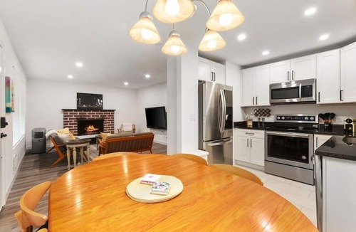 North Beacon Hill Condo | Beacon Hill Retro - Central Location