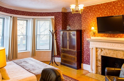 Longwood House | Beacon Inn 1087