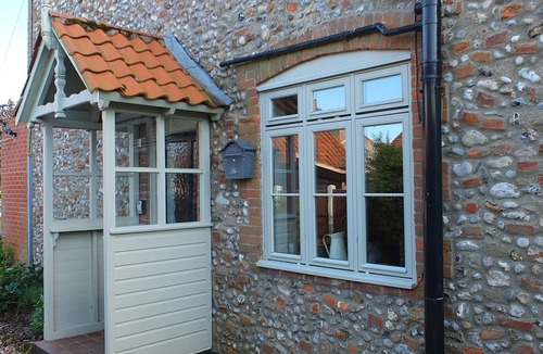 Melton Constable Cottage | BEACONSFIELD COTTAGE, pet friendly, with open fire in Briston