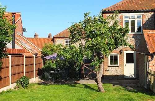Melton Constable Cottage | BEACONSFIELD COTTAGE, pet friendly, with open fire in Briston