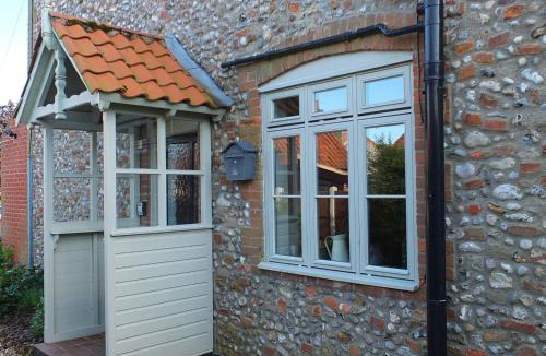 Briston House | Beaconsfield Cottage