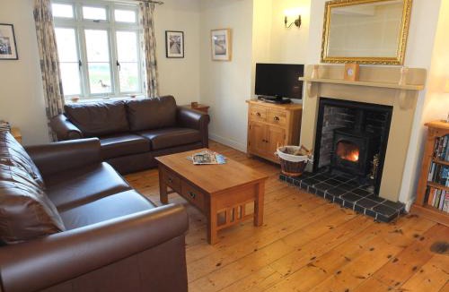 Briston House | Beaconsfield Cottage