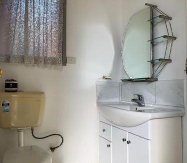 Beaconsfield Hotel | Beaconsfield Lodge Motel