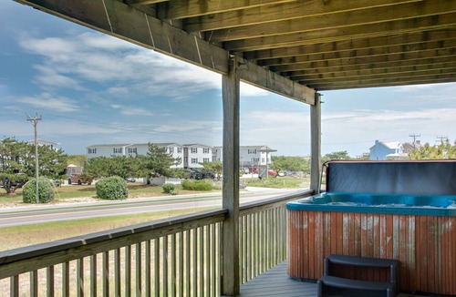 Nags Head House | Beagle By The Sea: Oceanside, Shared Pool, Hot Tub