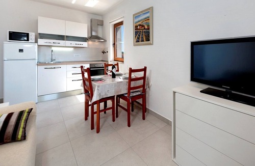 Brulo Apartment | Beakovic No.4 with Sea View
