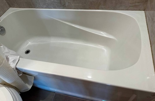 Beamsville Apartment | Beamsville 1 Bedroom Suite - Centrally Located. Modern Rustic theme. Top Floor.