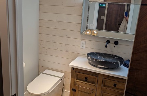 Beamsville Hotel | Beamsville Modern Rustic Suites