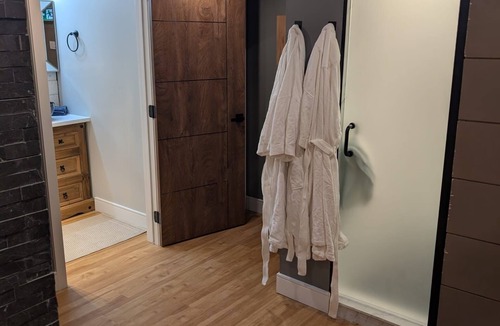 Beamsville Hotel | Beamsville Modern Rustic Suites