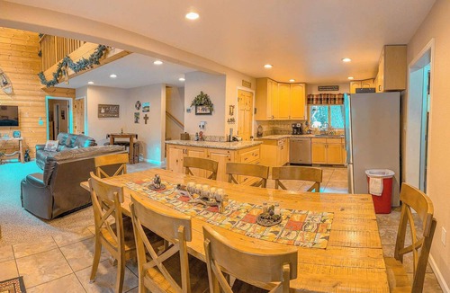 Sierra Cedars Cabin | Bear Bottoms Cabin|Huge GAME ROOM!