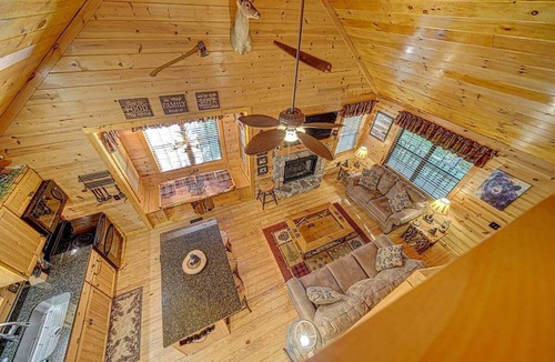 Young Harris House | Bear Bottoms with Fireplace & Hot Tub