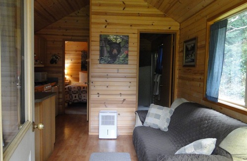 Ocean Park Cottage | Bear Cabin- 1 bedroom