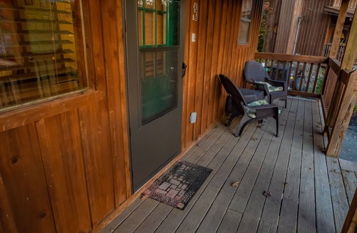 Caton Cabin | Bear cave cabin 2bd/2bth/HOT TUB