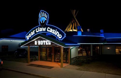 Carlyle Hotel | Bear Claw Casino & Hotel