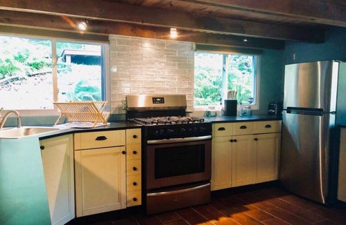 Layton Cabin | Bear Cottage- Relaxing Getaway