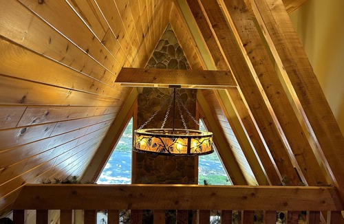 Town of Webb House | Bear Creek Lodge: By First Lake, Ride from Cabinn