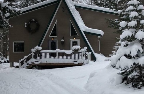 Town of Webb House | Bear Creek Lodge: By First Lake, Ride from Cabinn