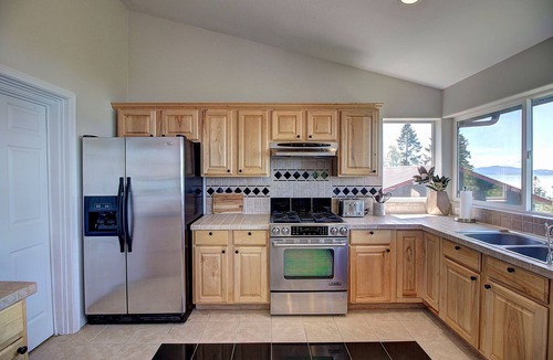 Bigfork House | Bear Dance Retreat- Private Cherry Orchard