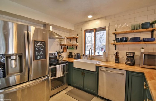 Tobyhanna Cabin | Bear Den ~Luxury Chalet ~HotTub