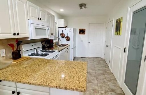 Mineral Bluff Cottage | "Bear Den" MTN Views, Hot Tub, & Secluded
