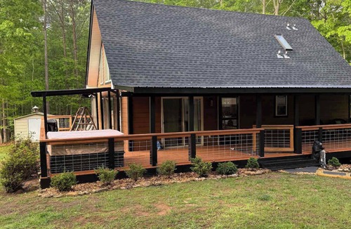 Mineral Bluff Cottage | "Bear Den" MTN Views, Hot Tub, & Secluded