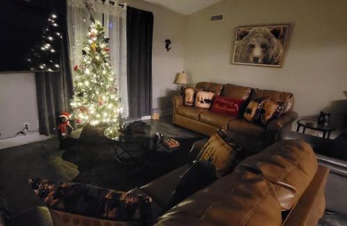 Mount Ida House | Bear Den on Lake Ouachita 2BR Condo at Mountain Harbor Resort