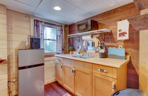 Ranger Cabin | Bear Den studio cabin with amazing views