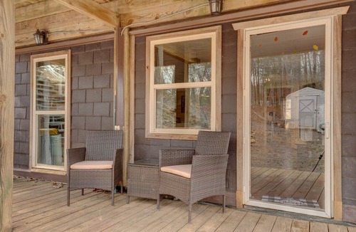 Ranger Cabin | Bear Den studio cabin with amazing views