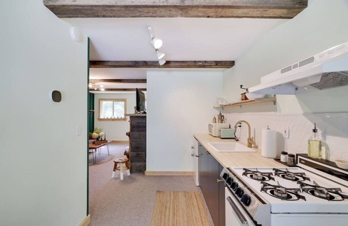 Greentown Condo | Bear Haven Cozy Poconos Cabin