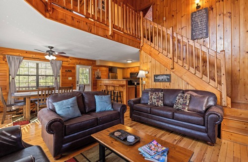 Sevierville Cabin | Bear Hideaway Cozy 3BR Cabin