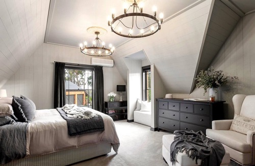 Pakenham House | Bear Hill (With Car Parking)