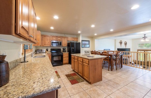 Bear Hollow Village House | Bear Hollow Hideaway! Private HOT TUB and Patio!