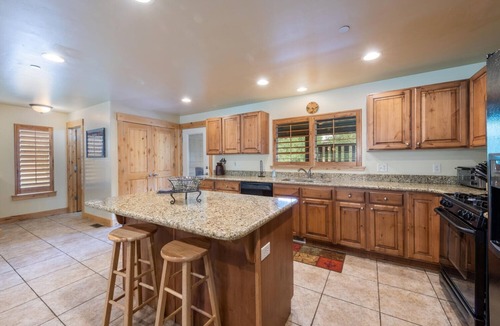 Bear Hollow Village House | Bear Hollow Hideaway! Private HOT TUB and Patio!