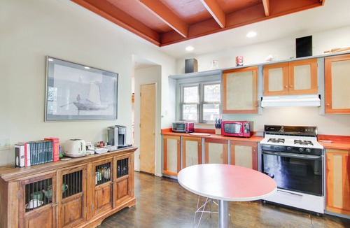 Bozeman House | Bear House - 3 Blocks to Downtown Main St Bozeman!