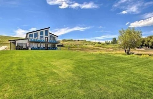 Dingle House | Bear Lake Beach Front! Sleeps 46