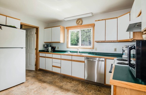 Bear Lake House | Bear Lake Dog-Friendly Home w Frontage, Dock