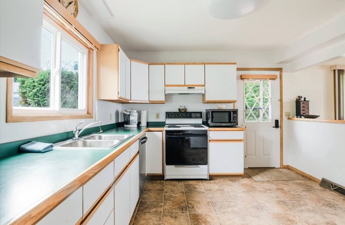 Bear Lake House | Bear Lake Dog-Friendly Home w Frontage, Dock