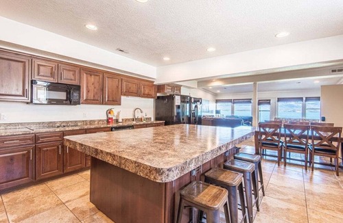 Laketown House | Bear Lake Lakefront Estate: Perfect for Large Groups!