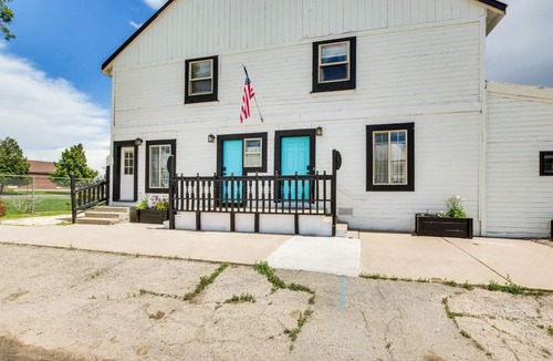 Paris Apartment | Bear Lake Private Apartment sleeps 8 w Kitchen & Laundry