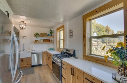 Paris House | Bear Lake Sleeps 44 Private Inn Family Reunions Groups