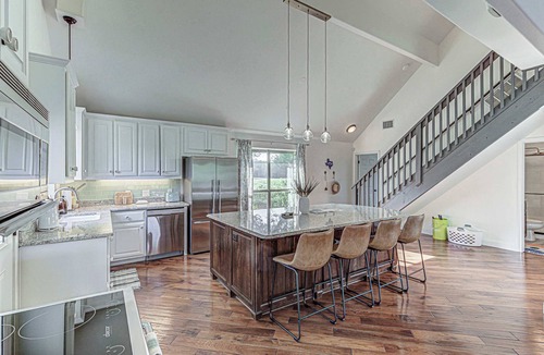 Pedernales Canyon Ranch House | Bear Moon Ranch - Hot Tub, Pool, Pickleball