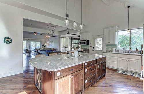 Pedernales Canyon Ranch House | Bear Moon Ranch - Hot Tub, Pool, Pickleball