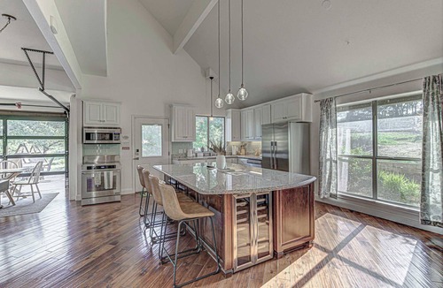 Pedernales Canyon Ranch House | Bear Moon Ranch - Hot Tub, Pool, Pickleball